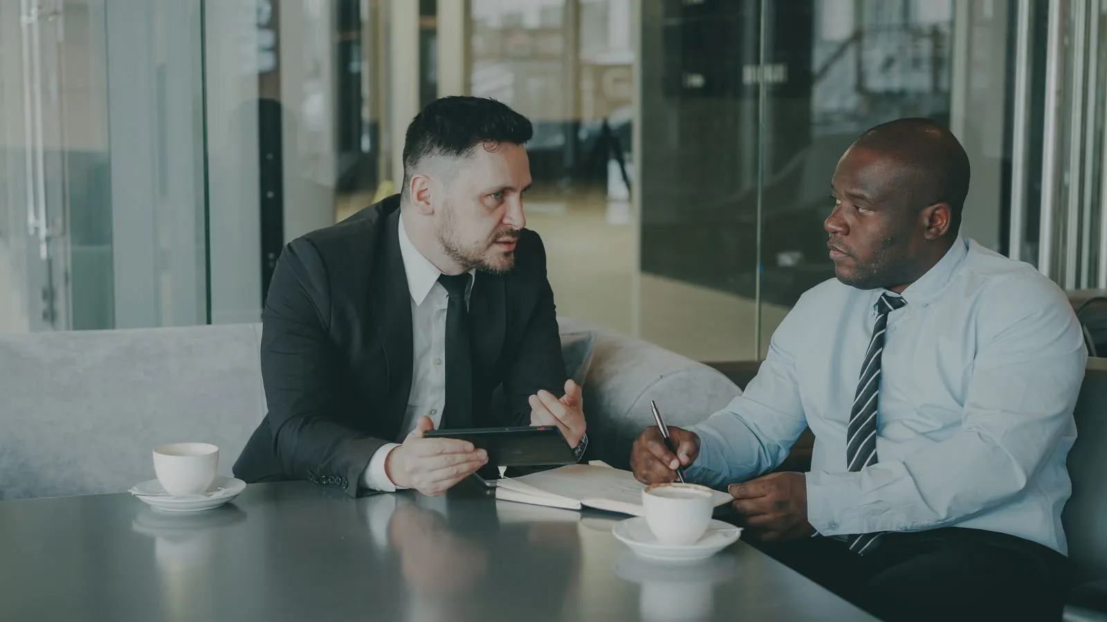AI for Freelancers: 12 Practical Use Cases That Save Real Hours - Aviy AI invoicing