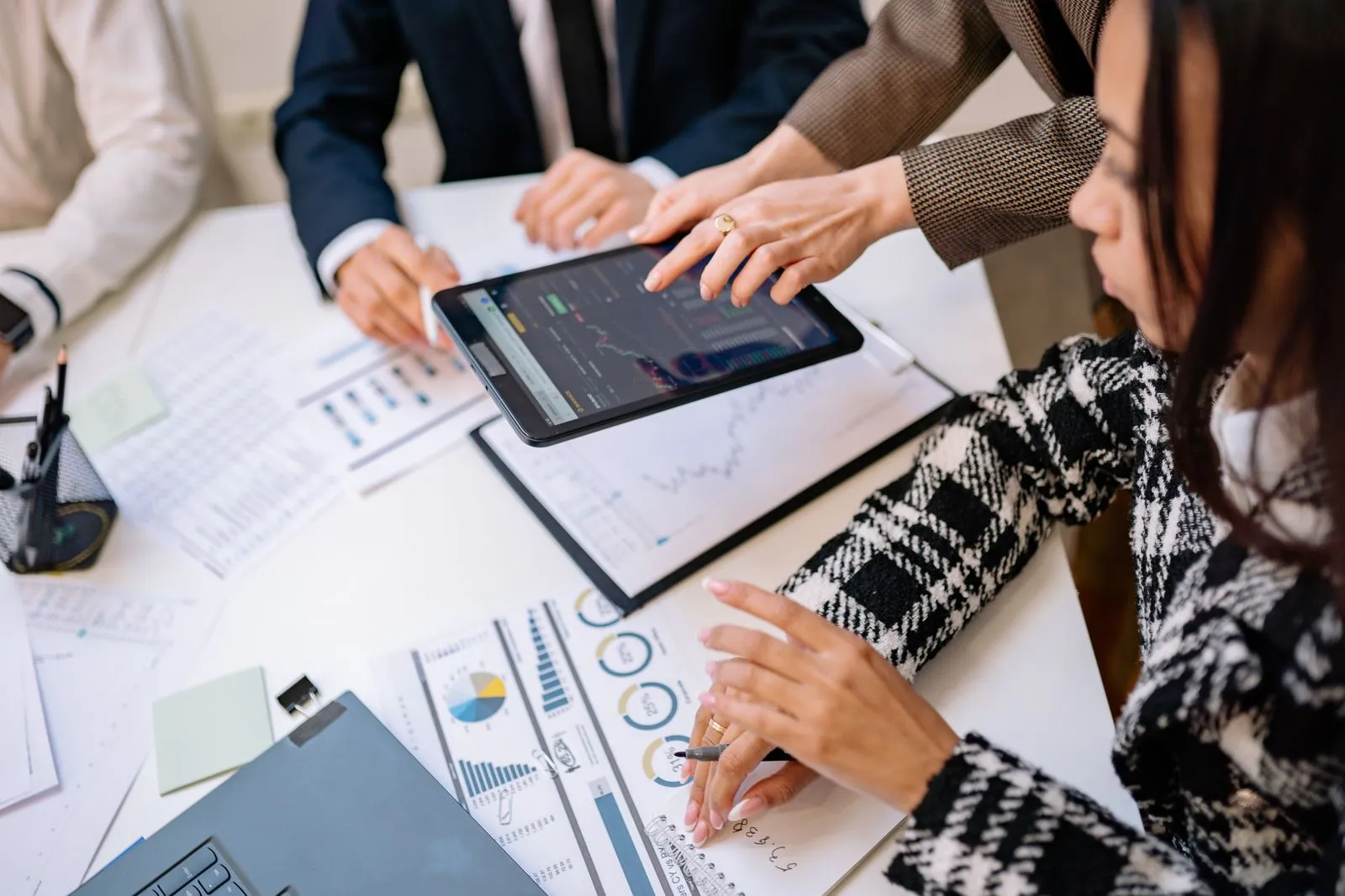 AI-Powered Invoice Processing Explained: How It Works - Aviy AI invoicing