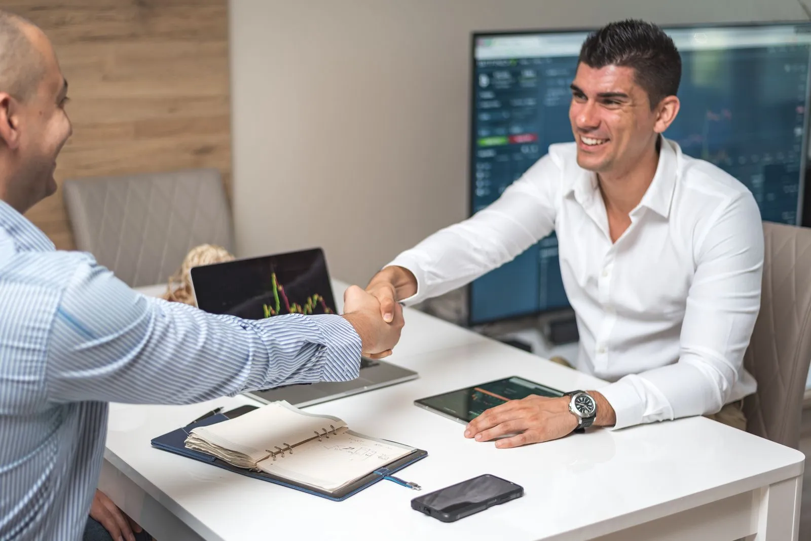 AI Productivity Hacks for Founders: 12 Tactics That Buy Back Your Week - Aviy AI invoicing