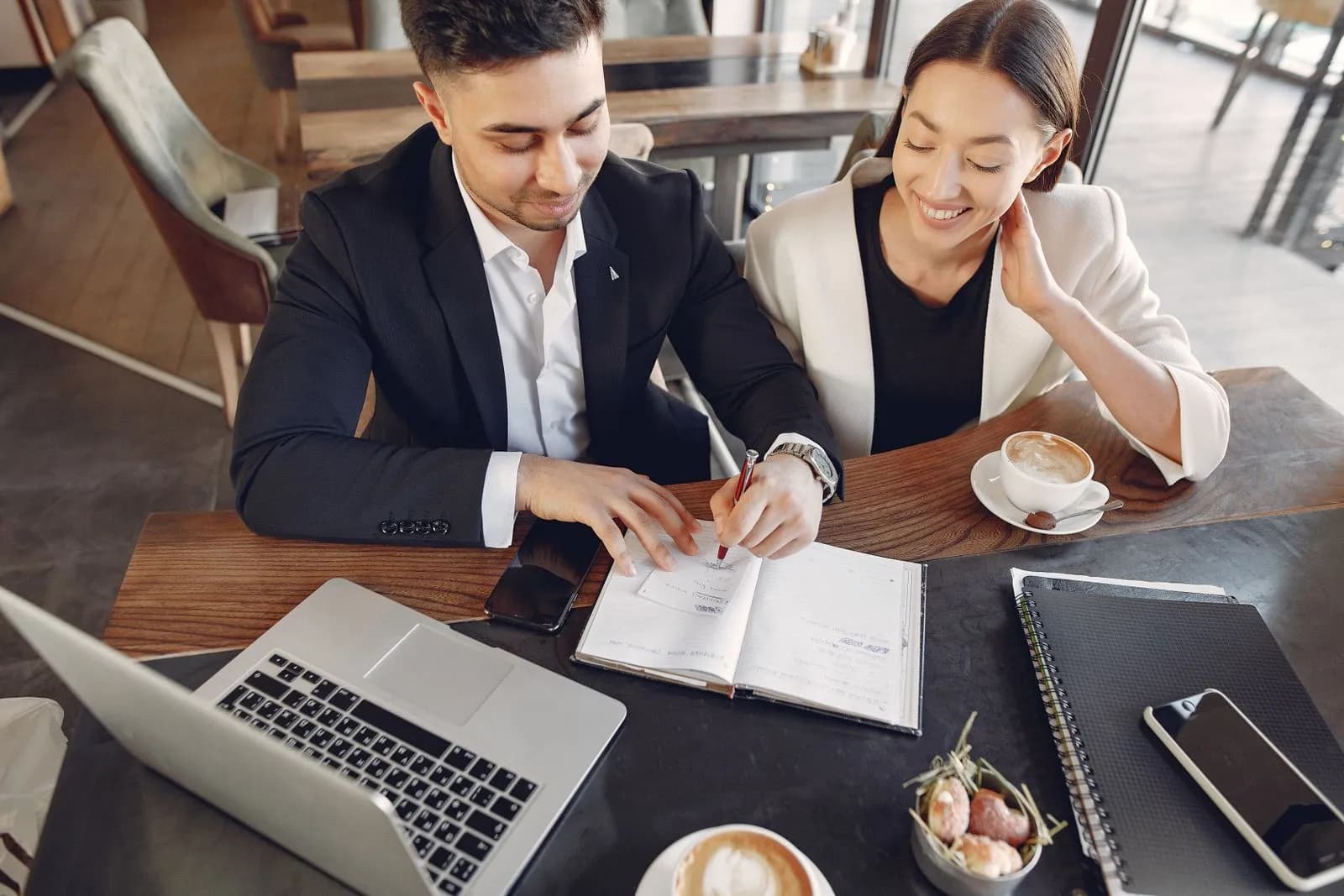 Aviy vs PayPal Invoicing: Complete Comparison - Aviy AI invoicing