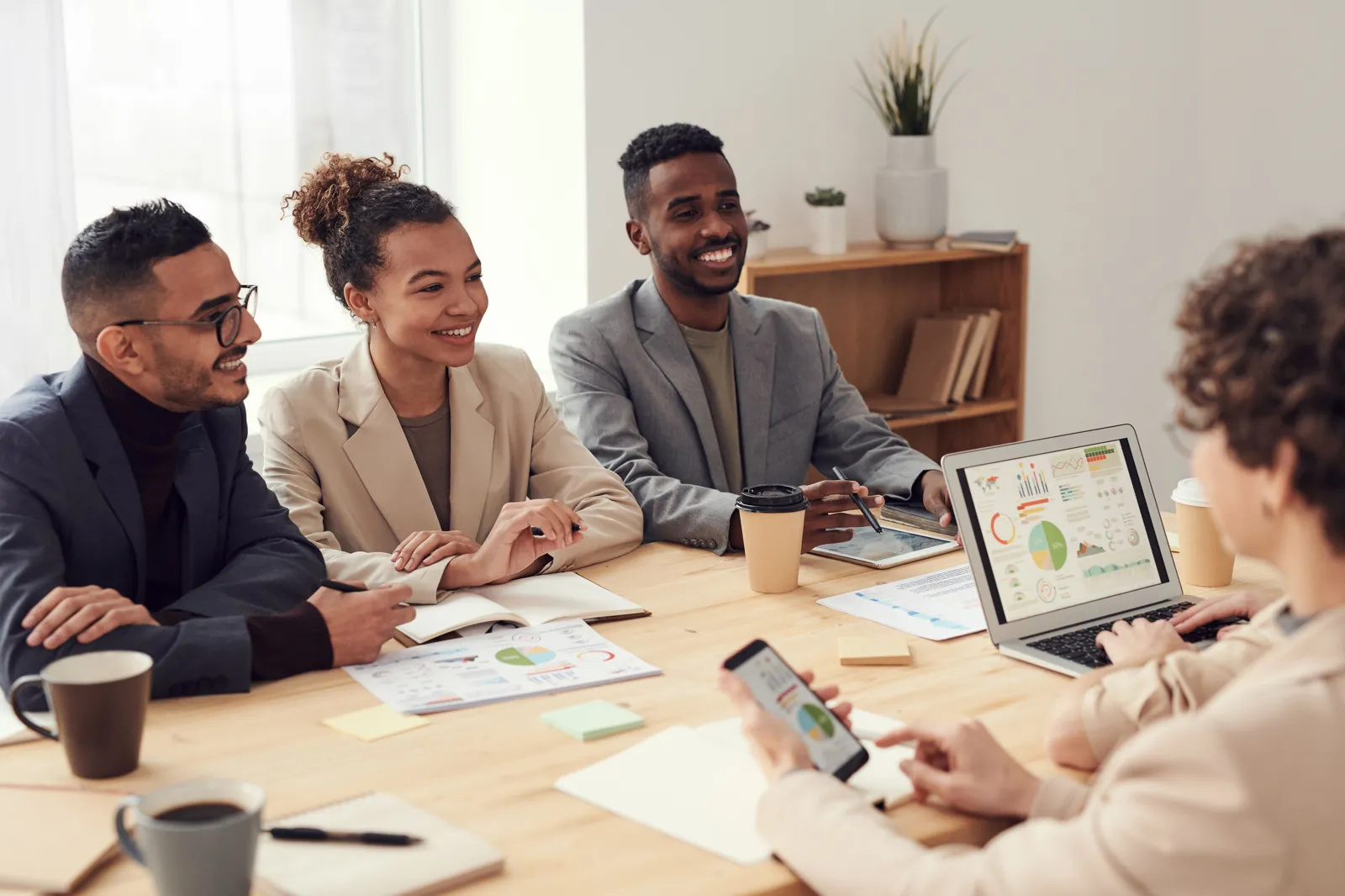 Building Long-Term Customer Loyalty: The Complete 2026 Guide - Aviy AI invoicing