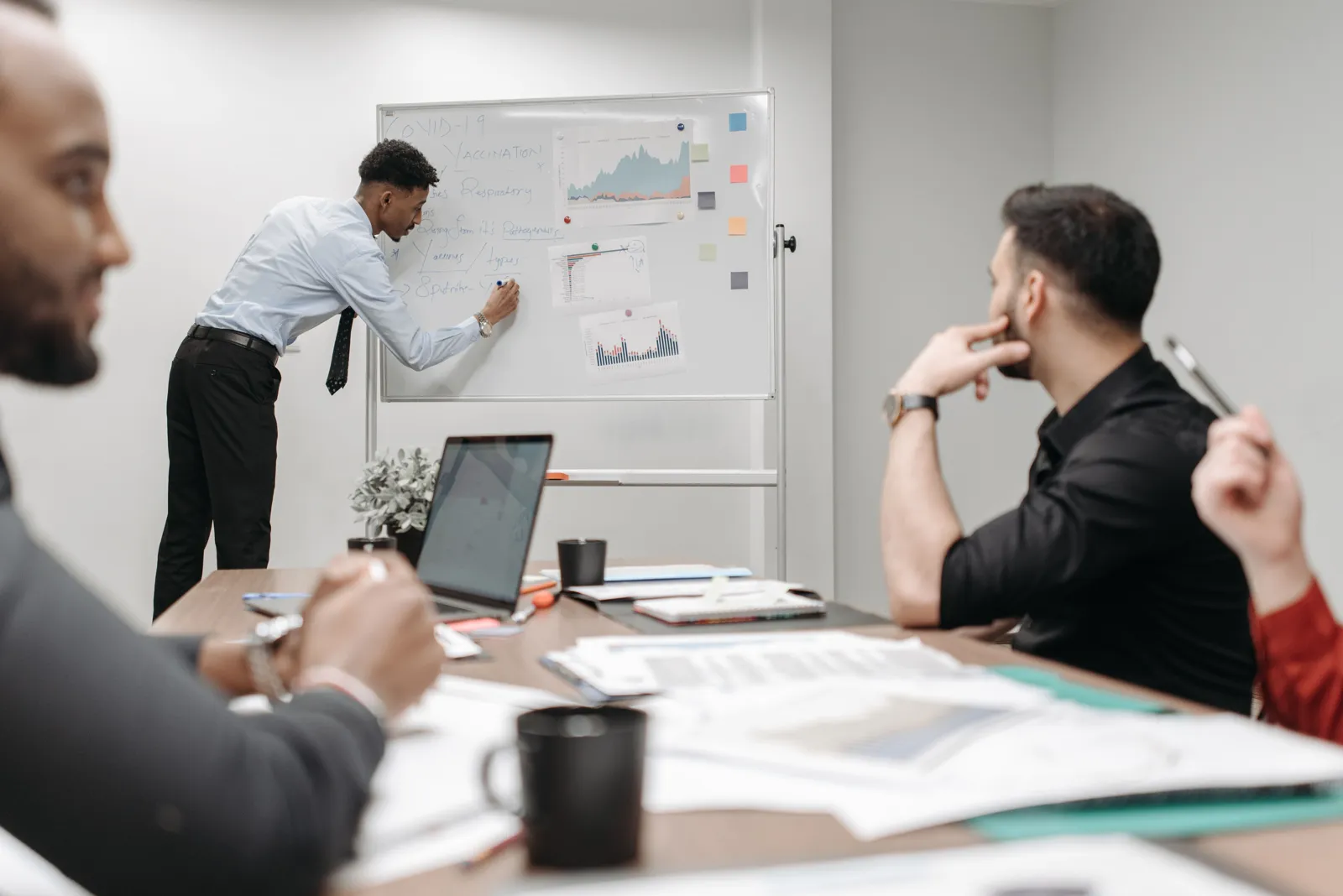 Business Budget Calculator: How to Build a Budget - Aviy AI invoicing
