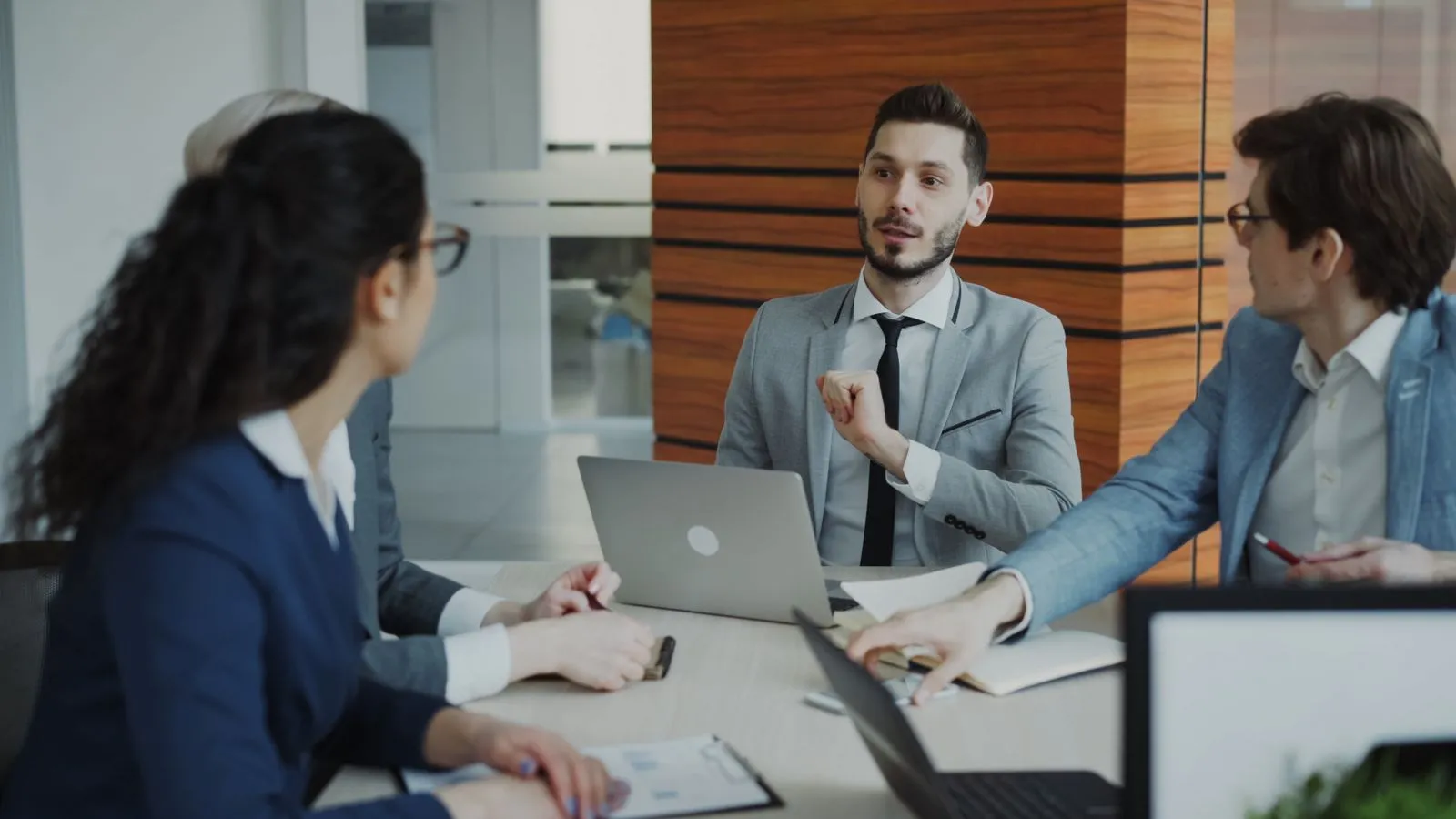 Choosing the Right Invoice Software in 2026: A Practical Buyer's Guide - Aviy AI invoicing