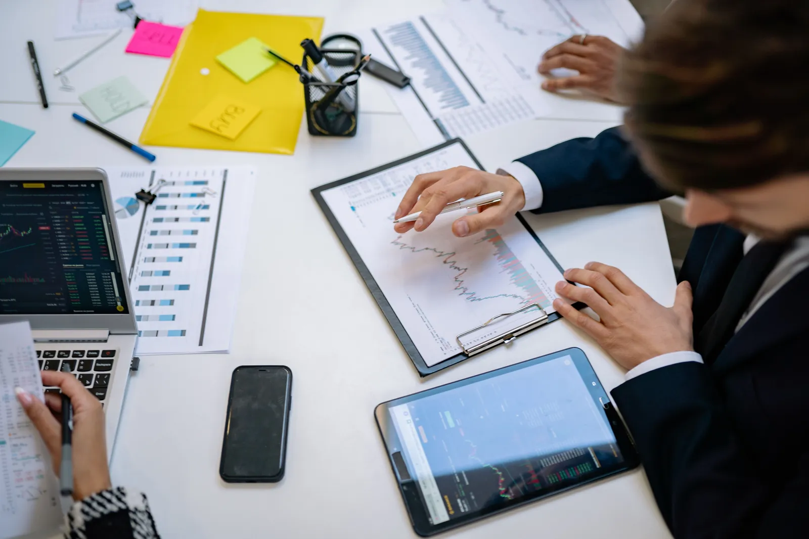 Commission Calculator: How to Calculate Sales Commission - Aviy AI invoicing