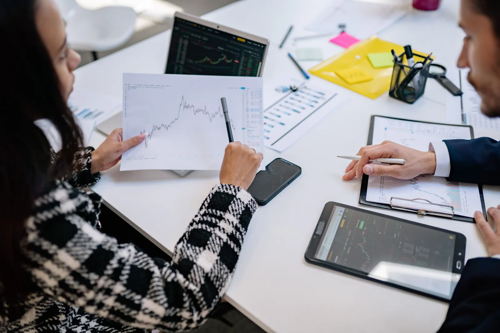 Contractor Day Rate Calculator: How to Set Your Day Rate - Aviy AI invoicing