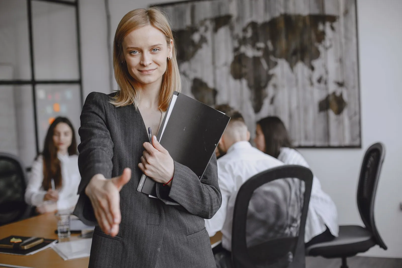 Customer Lifetime Value Explained: How to Measure and Grow It - Aviy AI invoicing