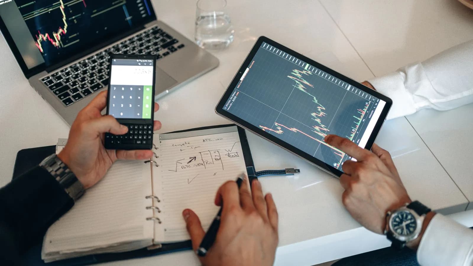 Digital Invoicing vs Paper Invoices: Which Is Better? - Aviy AI invoicing