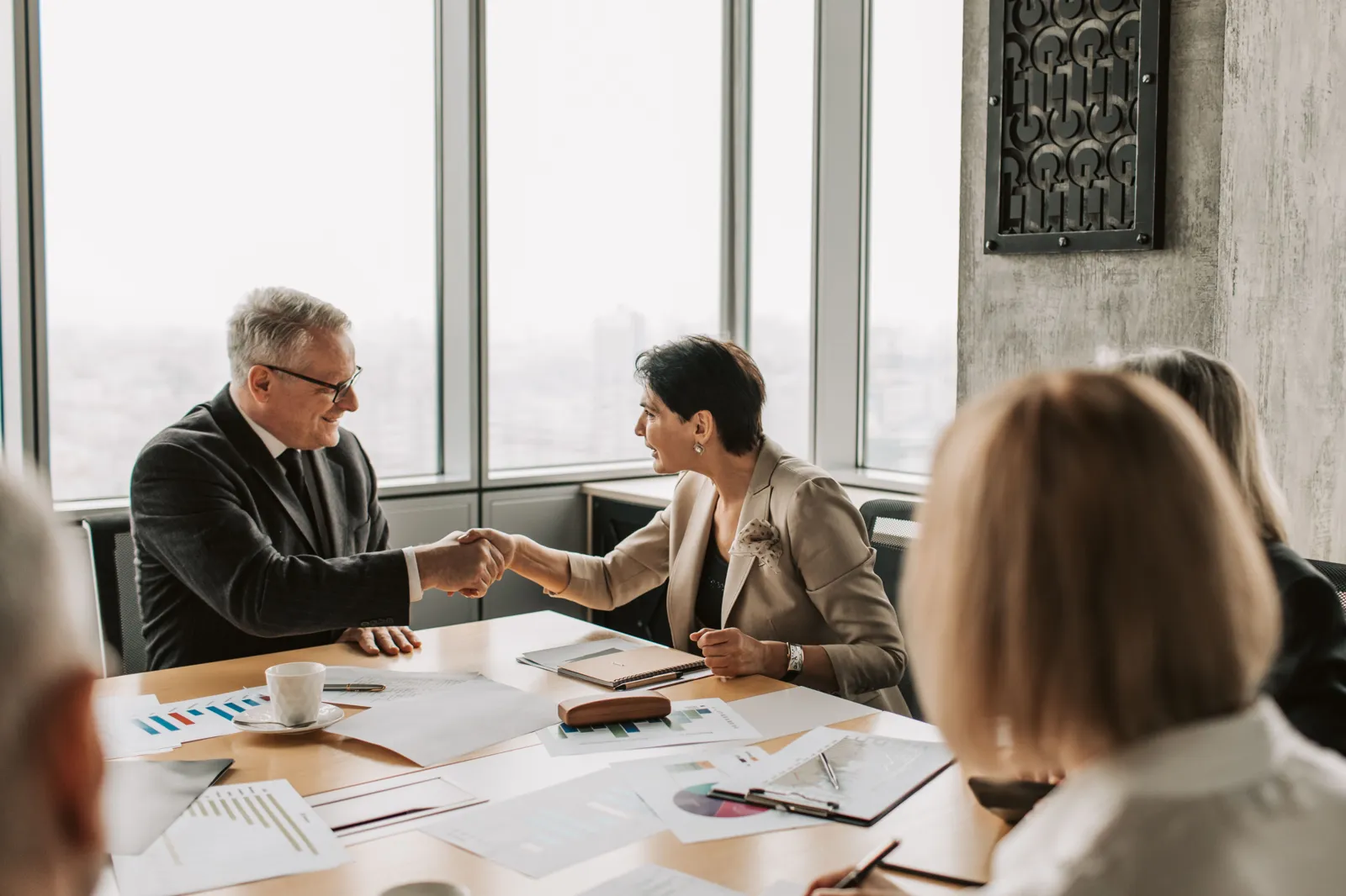 Employment Contract Template Explained: Sections, Example and How to Use One - Aviy AI invoicing
