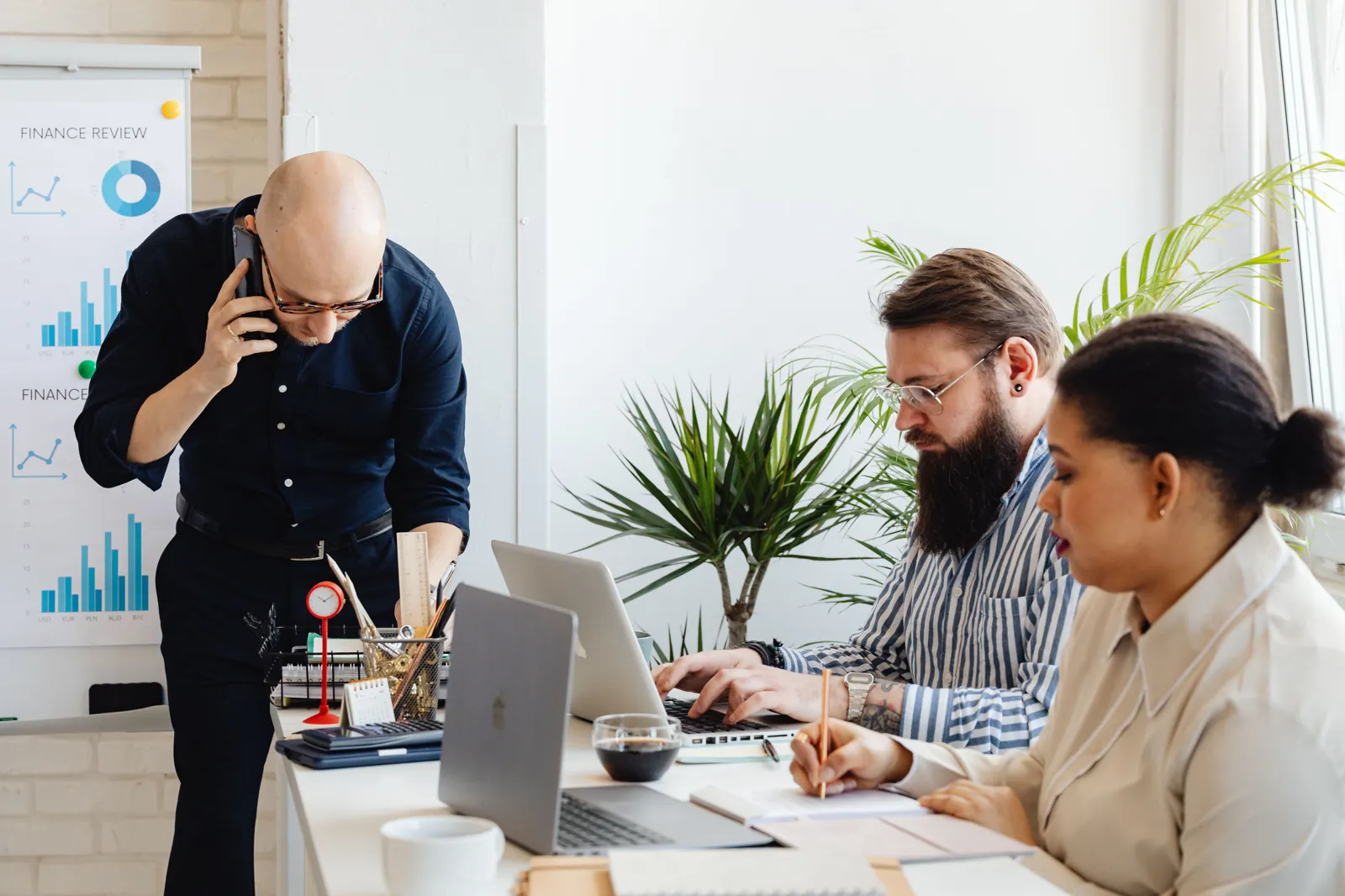 Financial Ratio Calculator: Key Ratios Explained - Aviy AI invoicing