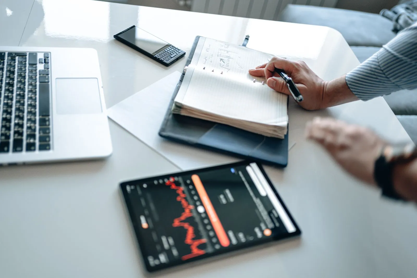 How to Reduce Administrative Work in Your Business - Aviy AI invoicing