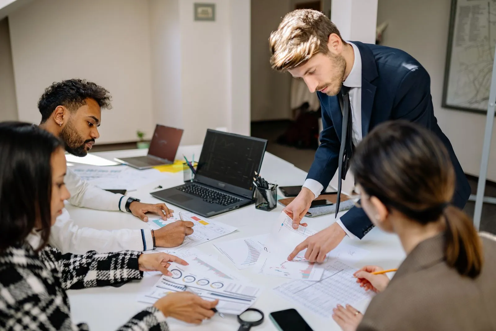 Managing Business Debt Responsibly: A Practical 2026 Guide - Aviy AI invoicing