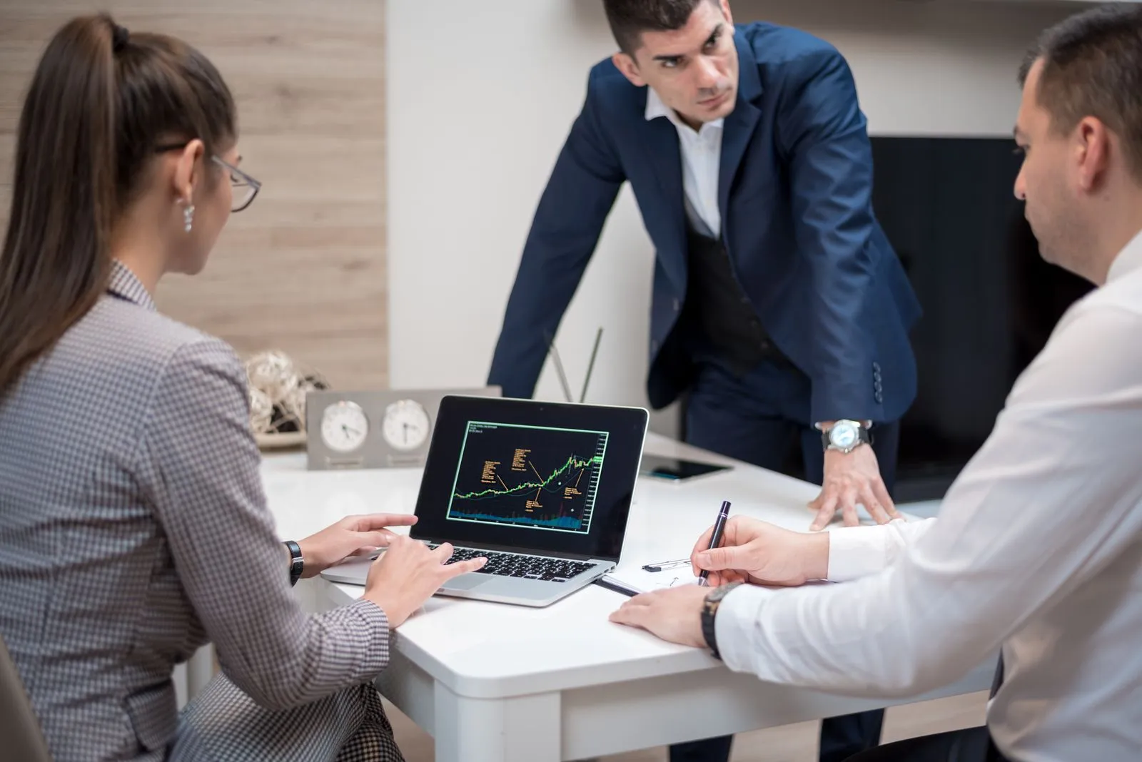 Managing Client Expectations: A Practical Guide for 2026 - Aviy AI invoicing
