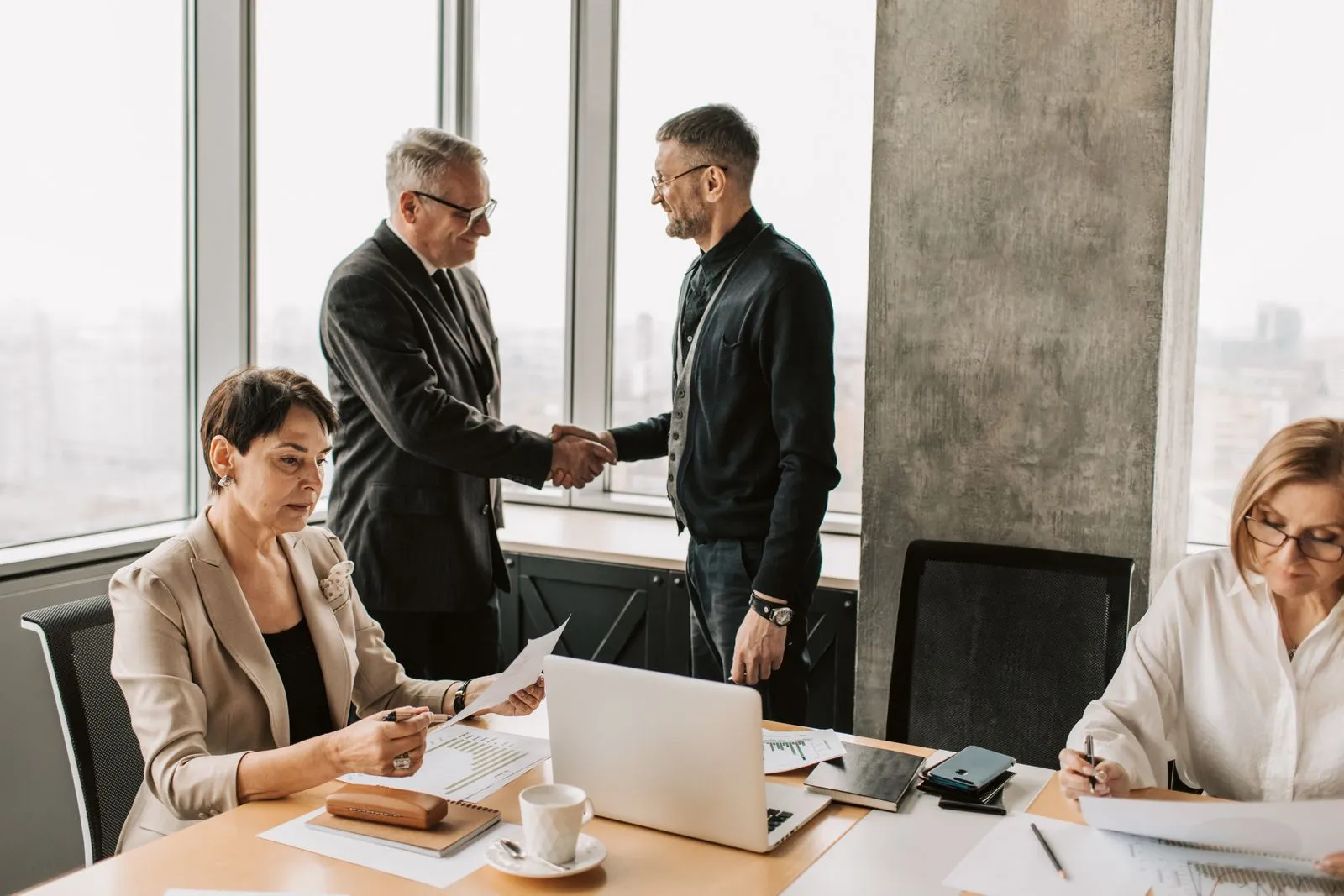 Managing Multiple Clients Efficiently: A Practical 2026 Guide - Aviy AI invoicing