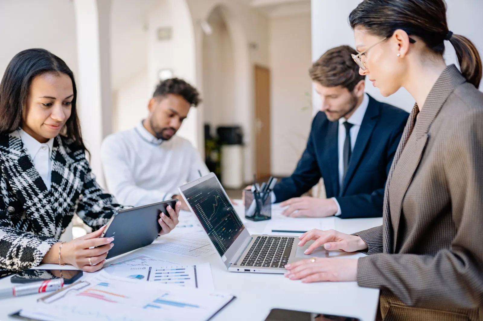 Project Cost Calculator: How to Estimate Project Costs - Aviy AI invoicing