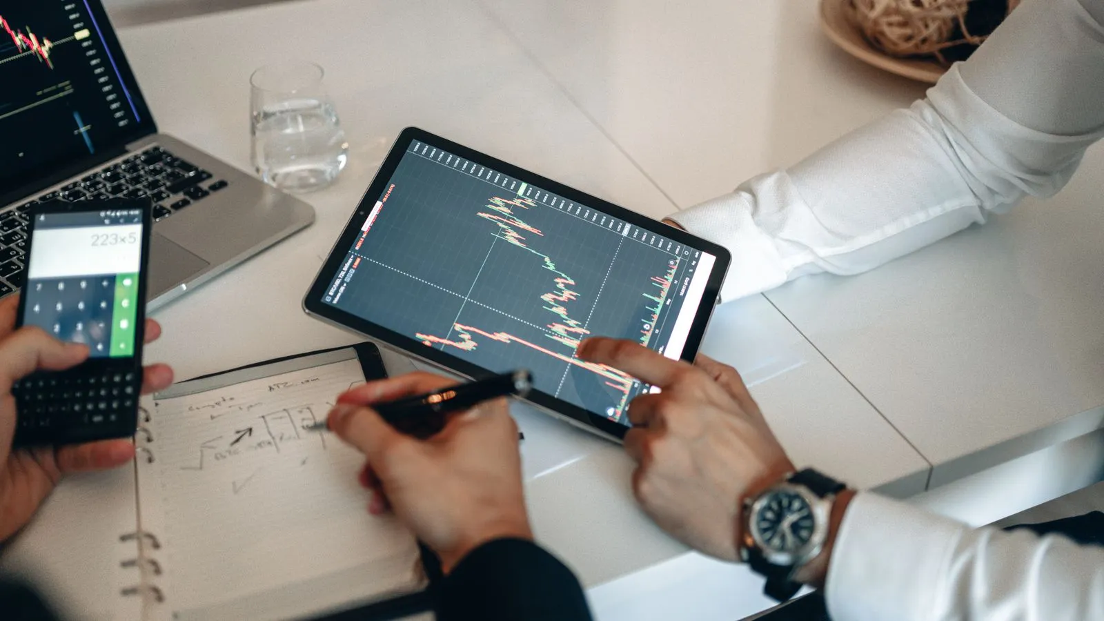 Revenue Forecasting Techniques: A Practical 2026 Guide - Aviy AI invoicing