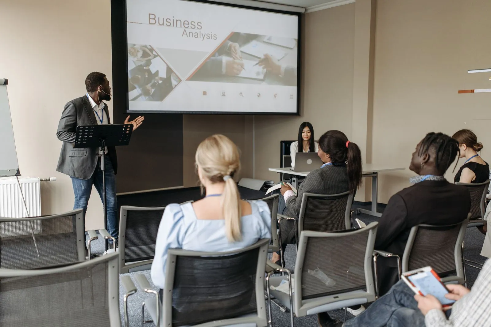Small Business Finance Guide: The Practical 2026 Edition - Aviy AI invoicing