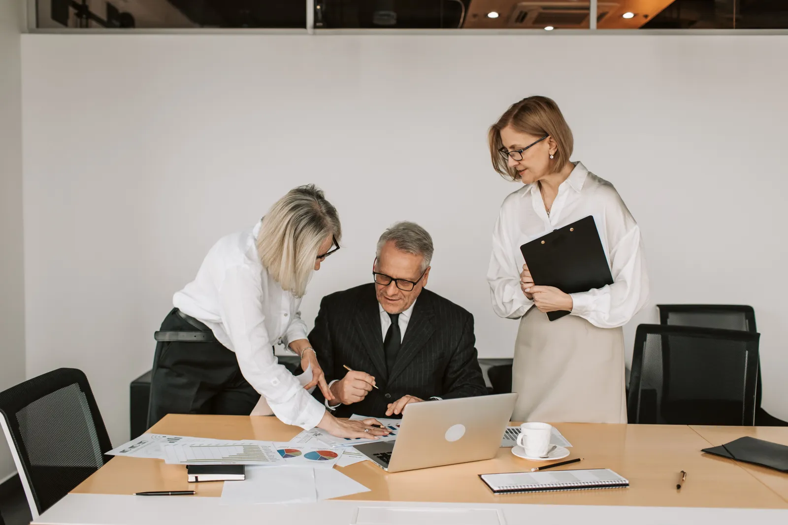 Vendor Agreement Template Explained: Sections, Example and How to Use It - Aviy AI invoicing