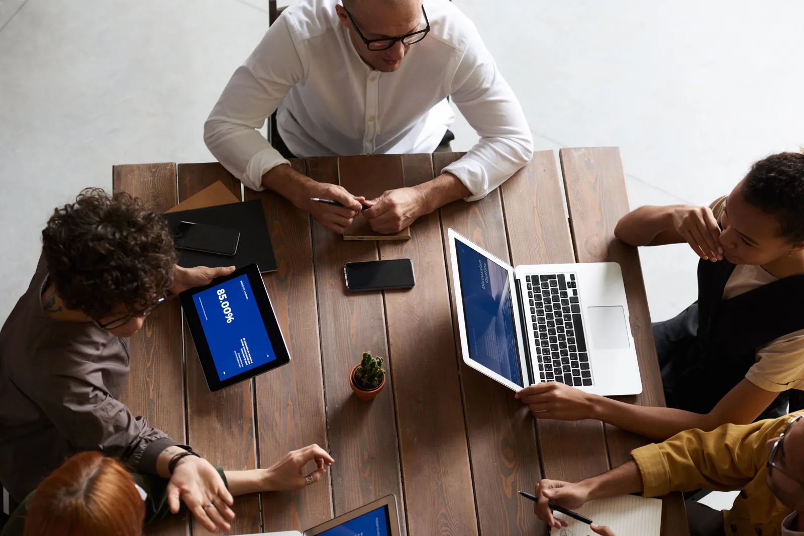 Winning Clients Through Referrals: The Complete 2026 Guide to Client Referrals - Aviy AI invoicing