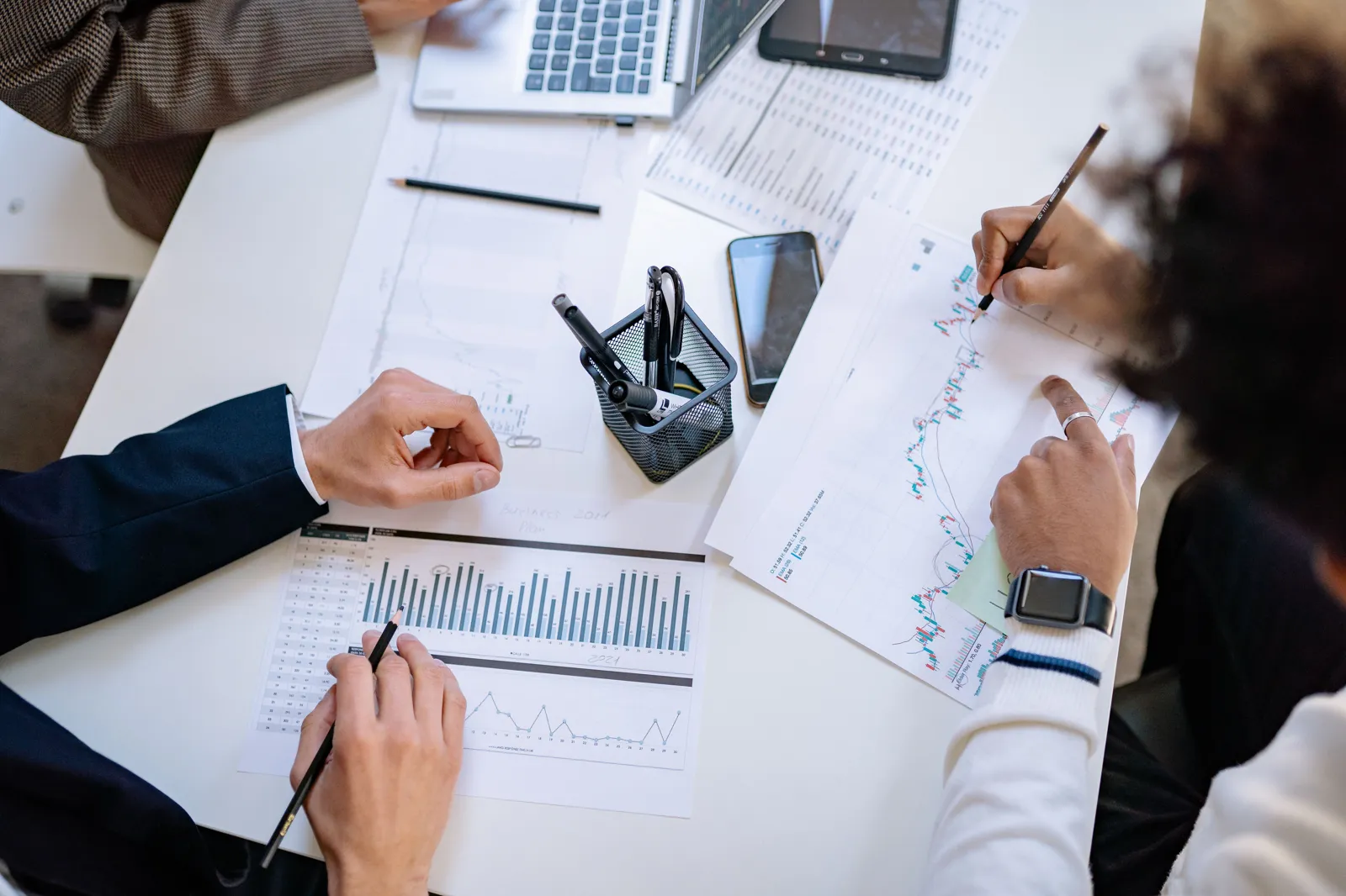 Agency Pricing Calculator: How to Price Agency Services - Aviy AI invoicing