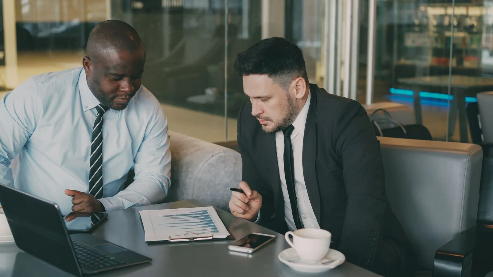 AI vs Manual Administrative Work: What Actually Changes in 2026 - Aviy AI invoicing