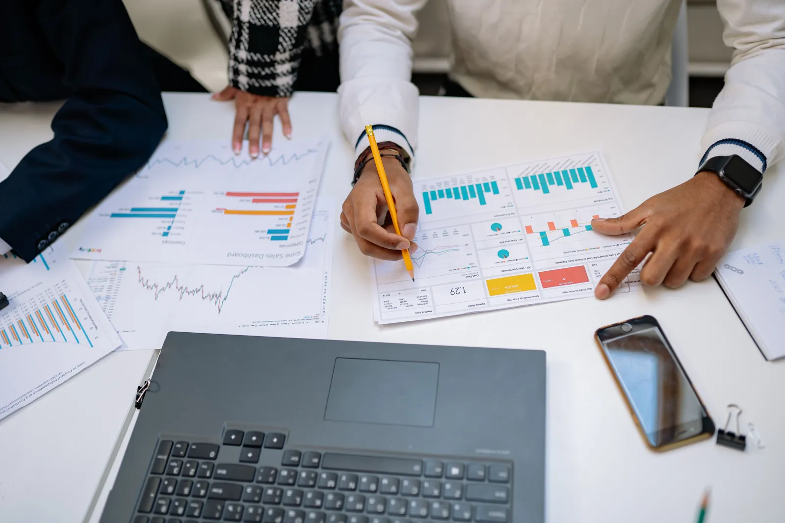 Annual Business Review Template Explained: Sections, Example and How to Build One - Aviy AI invoicing