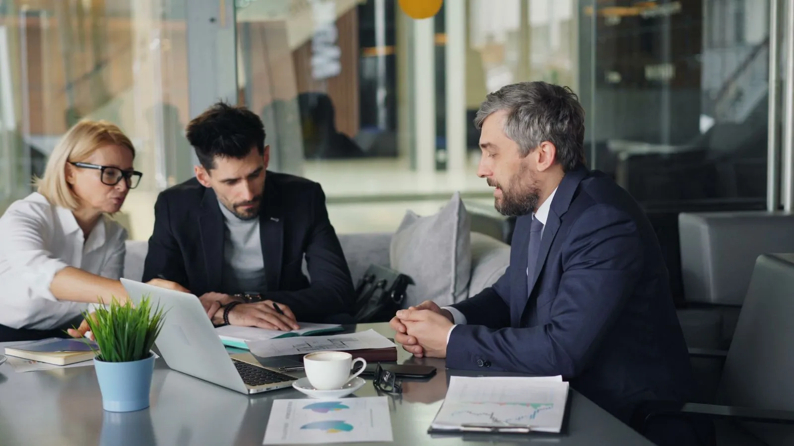 Aviy vs QuickBooks: Which Is Better for Freelancers? - Aviy AI invoicing