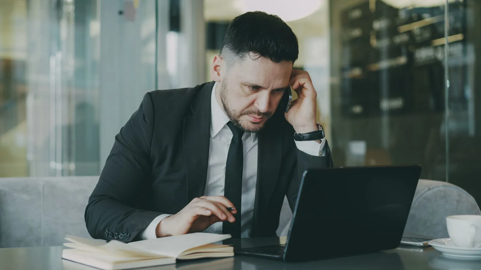 Aviy vs Zoho Invoice: Complete Comparison for 2026 - Aviy AI invoicing