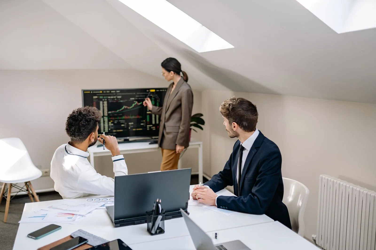 Best CRM Practices for Small Businesses: A Practical 2026 Guide - Aviy AI invoicing