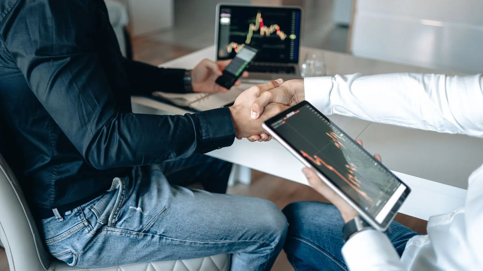 Digital Invoice Storage Guide: How to Store, Secure and Retrieve Invoices at Scale - Aviy AI invoicing