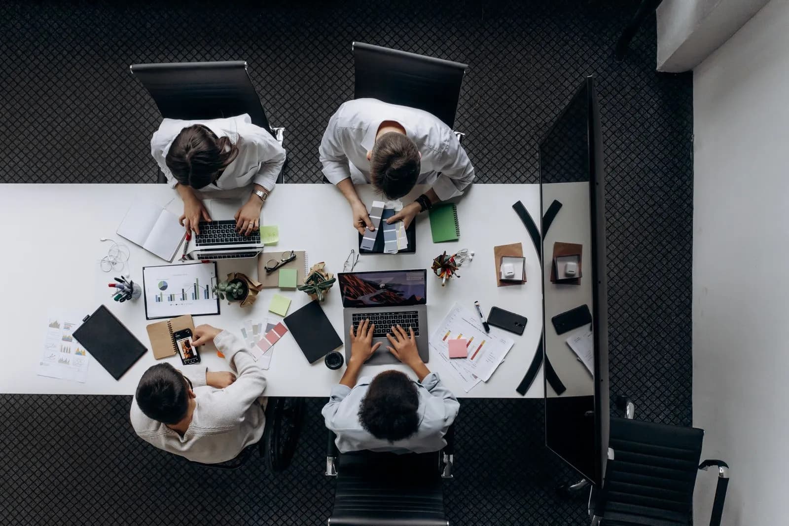 Electronic Invoice Signatures Explained: How They Work and When to Use Them - Aviy AI invoicing