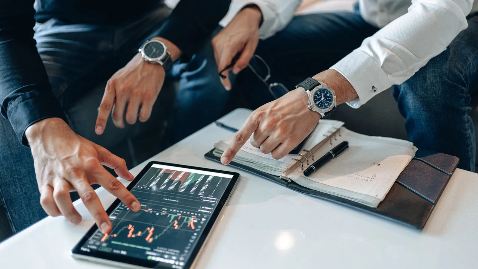 Financial Dashboards Every Business Needs (2026 Guide) - Aviy AI invoicing