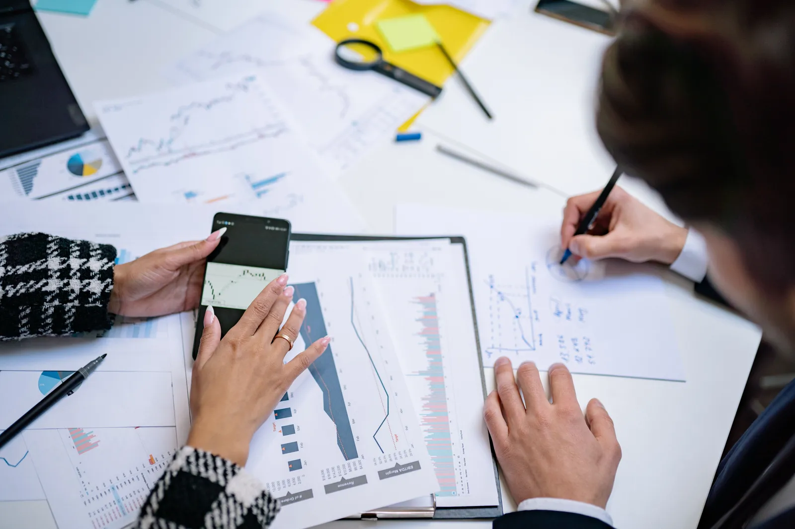 Freelancer Rate Calculator: How to Price Your Time - Aviy AI invoicing