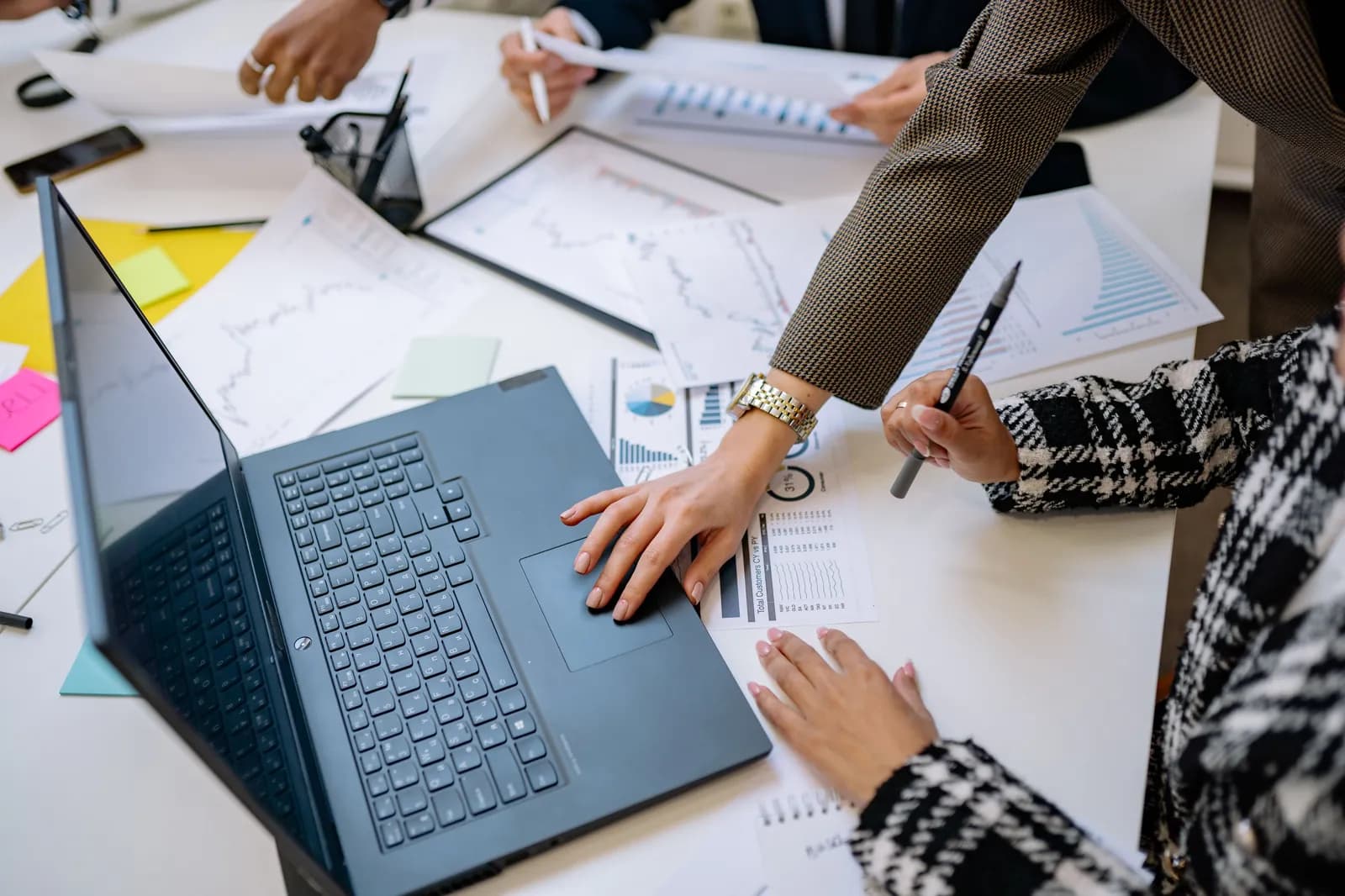 Hourly Rate Calculator: How to Set Your Rate - Aviy AI invoicing