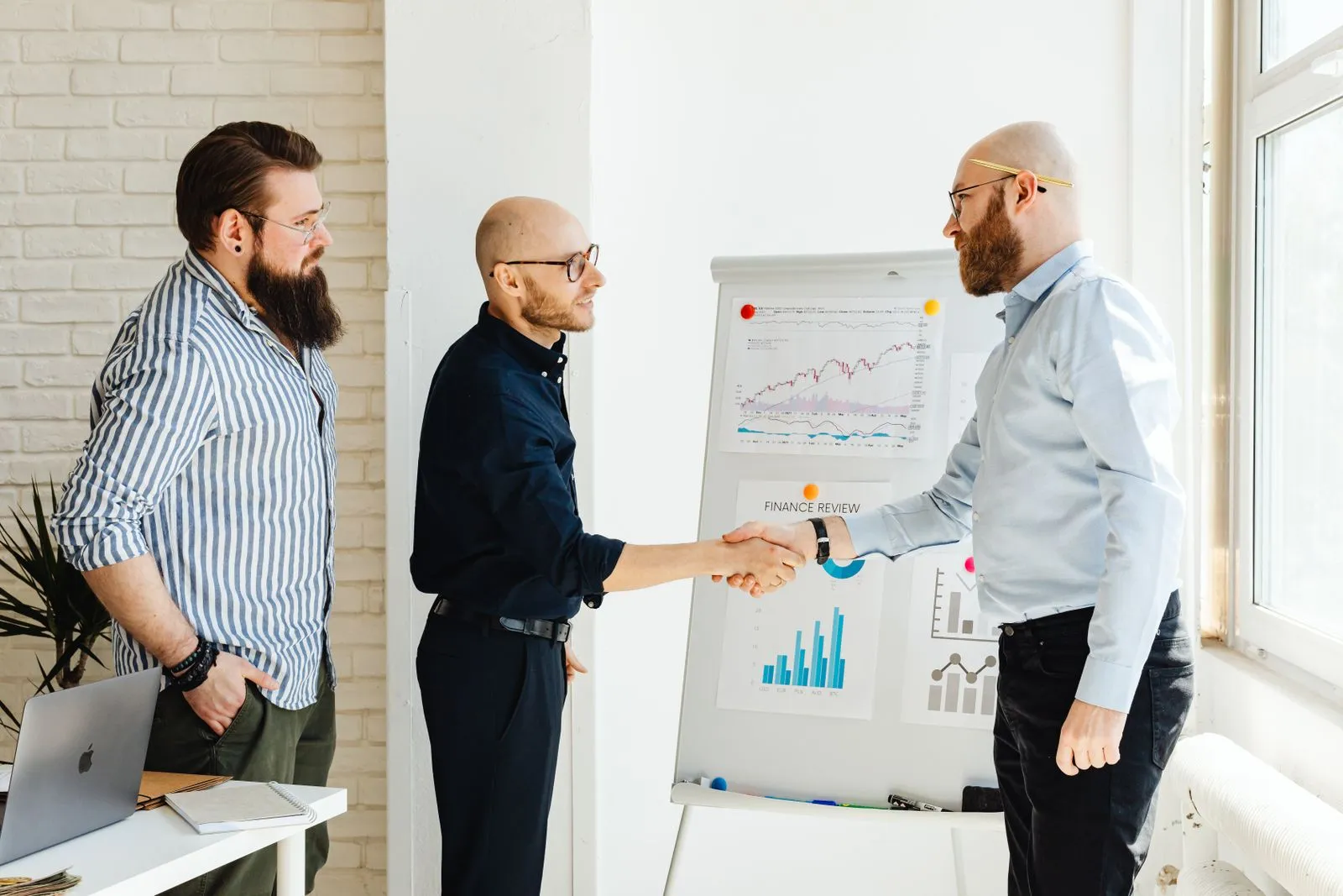 How to Invoice Clients in Canada: The Complete 2026 Guide - Aviy AI invoicing