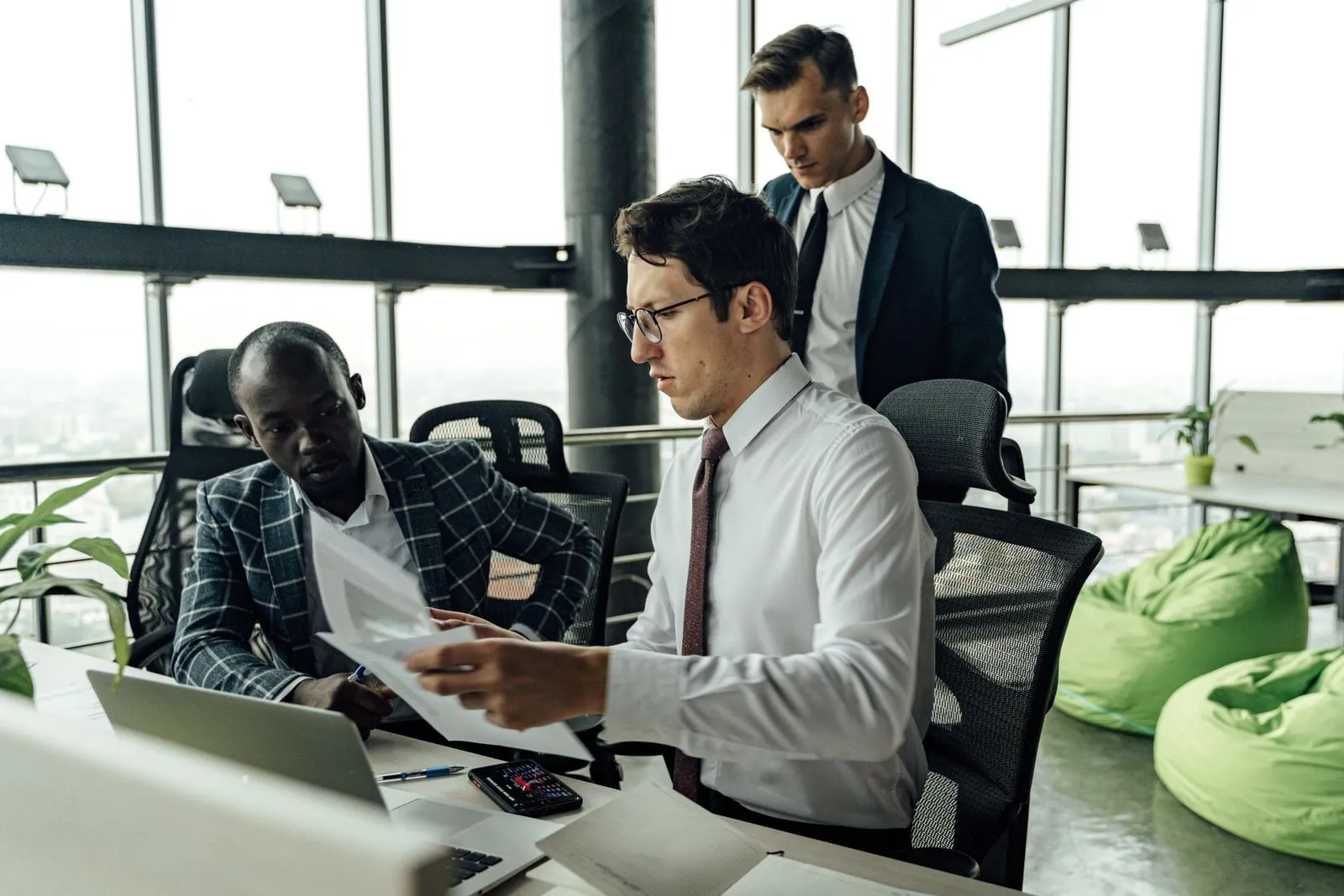 Managing Large Volumes of Invoices: How to Master Managing Invoices at Scale - Aviy AI invoicing