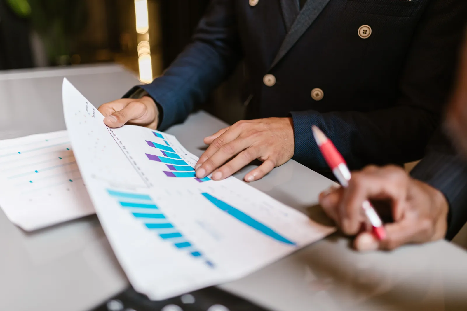 SaaS MRR Calculator: How to Calculate Monthly Recurring Revenue - Aviy AI invoicing