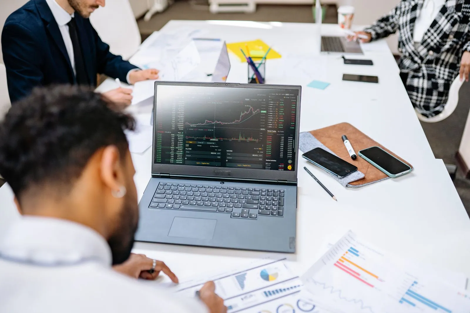 Runway Calculation Guide for Startups: Master Your Startup Runway - Aviy AI invoicing