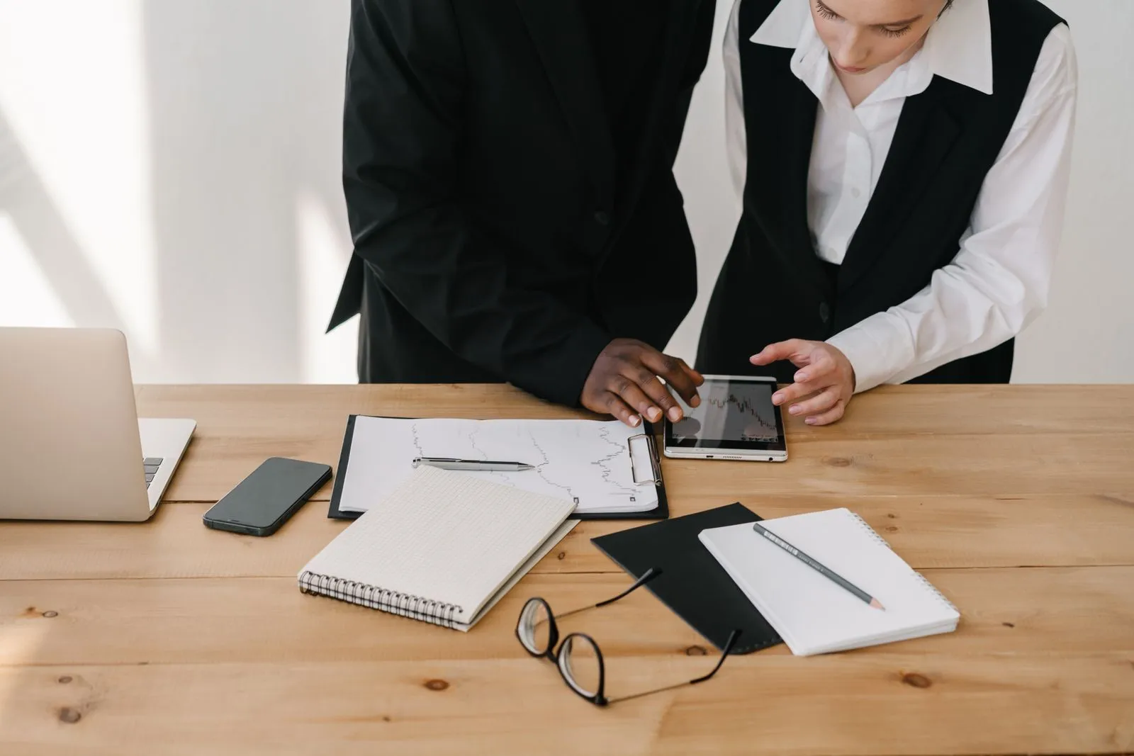 The Ultimate Freelancer Business Guide: Build, Run and Scale - Aviy AI invoicing