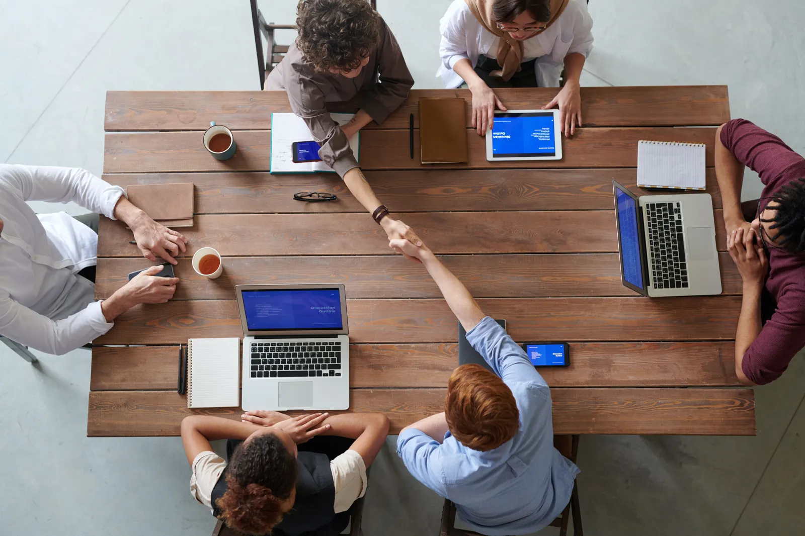Upselling Existing Clients the Right Way: A Practical 2026 Guide - Aviy AI invoicing
